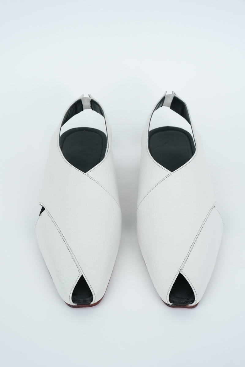 CLASSIC WHITE CRISS-CROSS  STRAP SANDAL