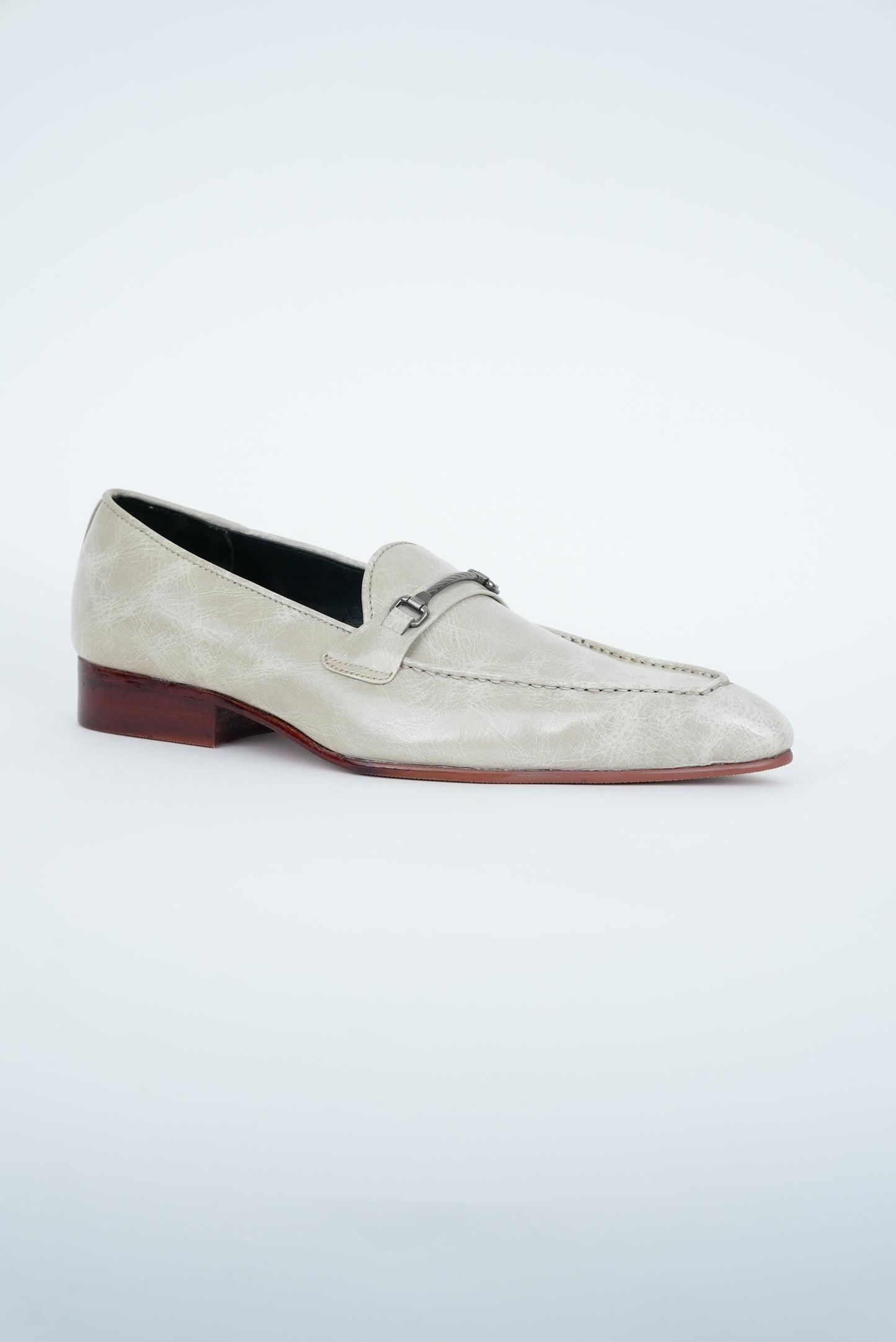 CLASSIC IVORY WITH  POINTED TOE JUTTI