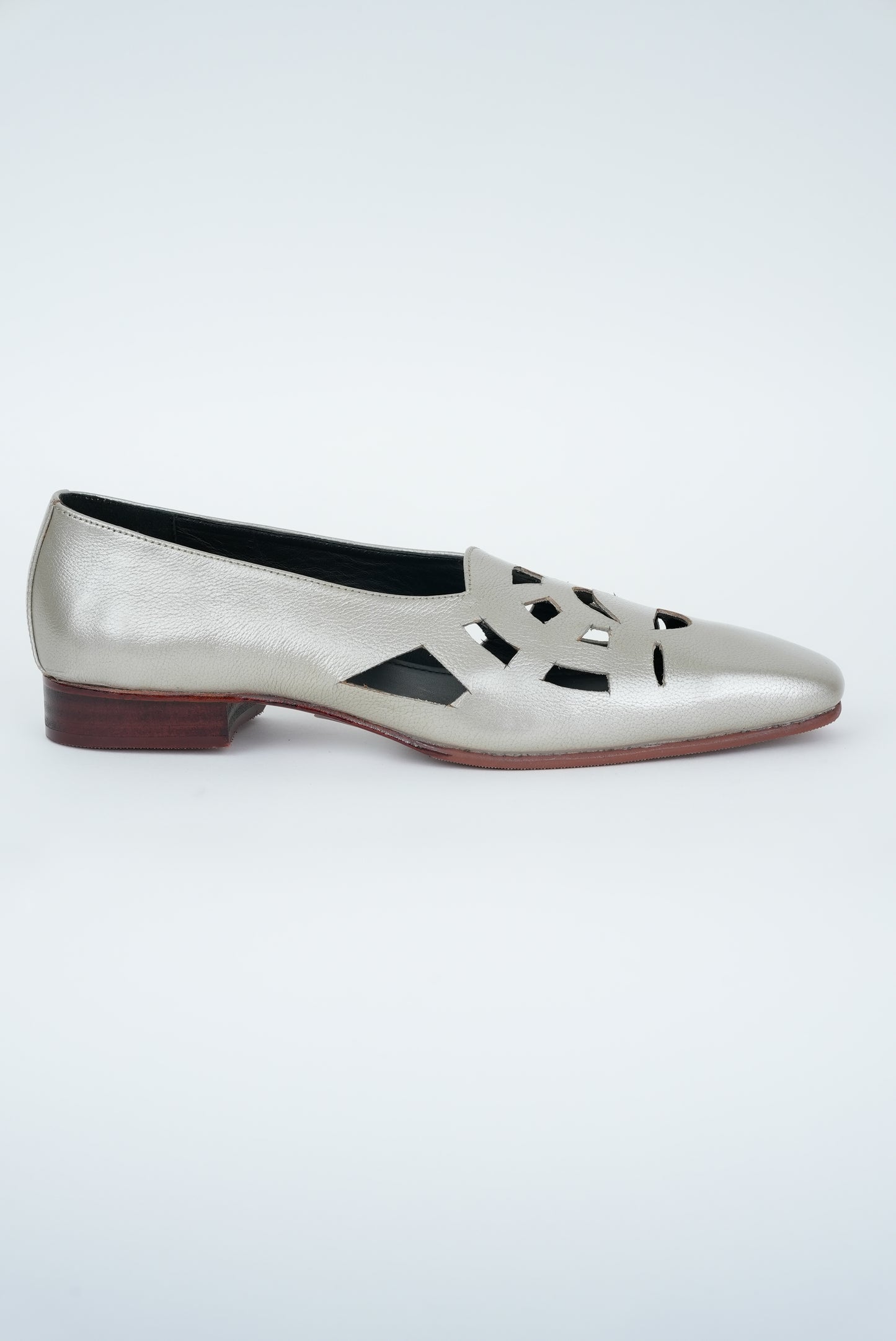 CLASSIC IVORY CUT JUTTI