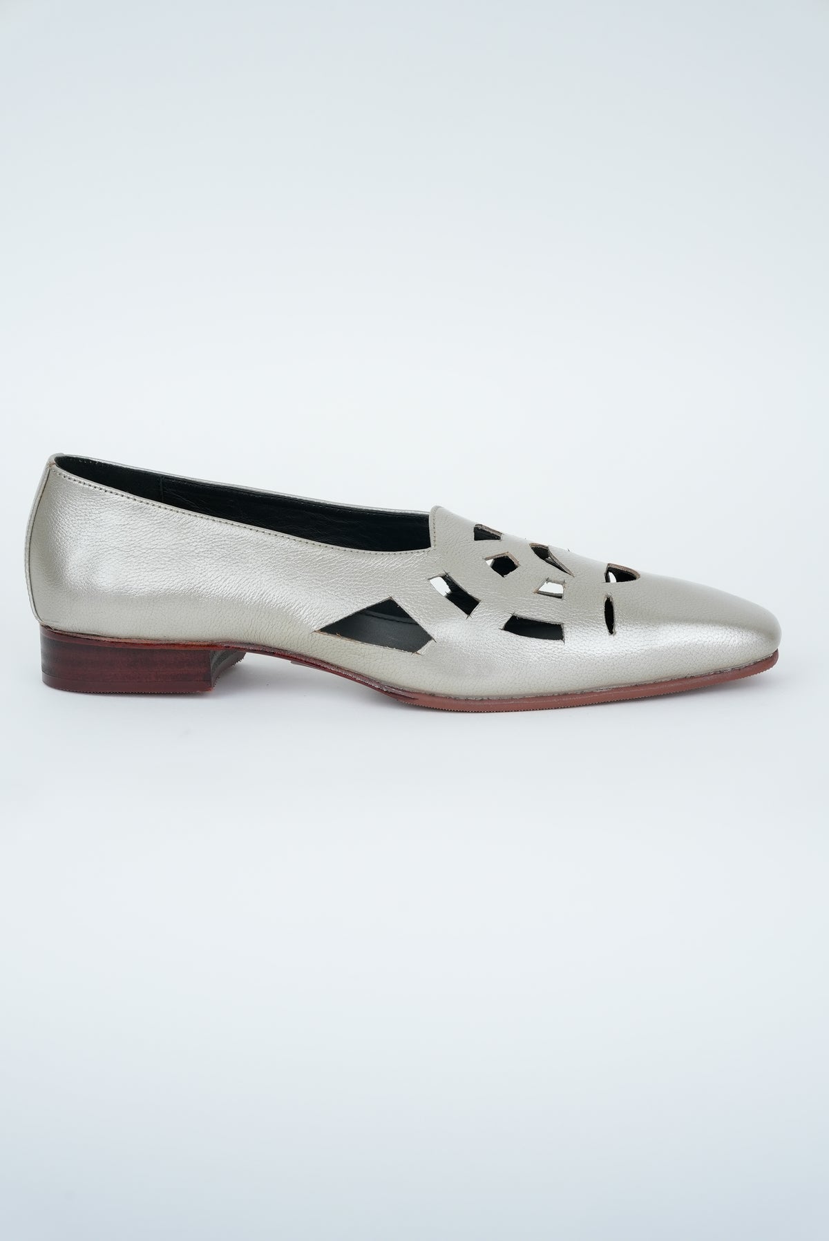 CLASSIC IVORY CUT JUTTI