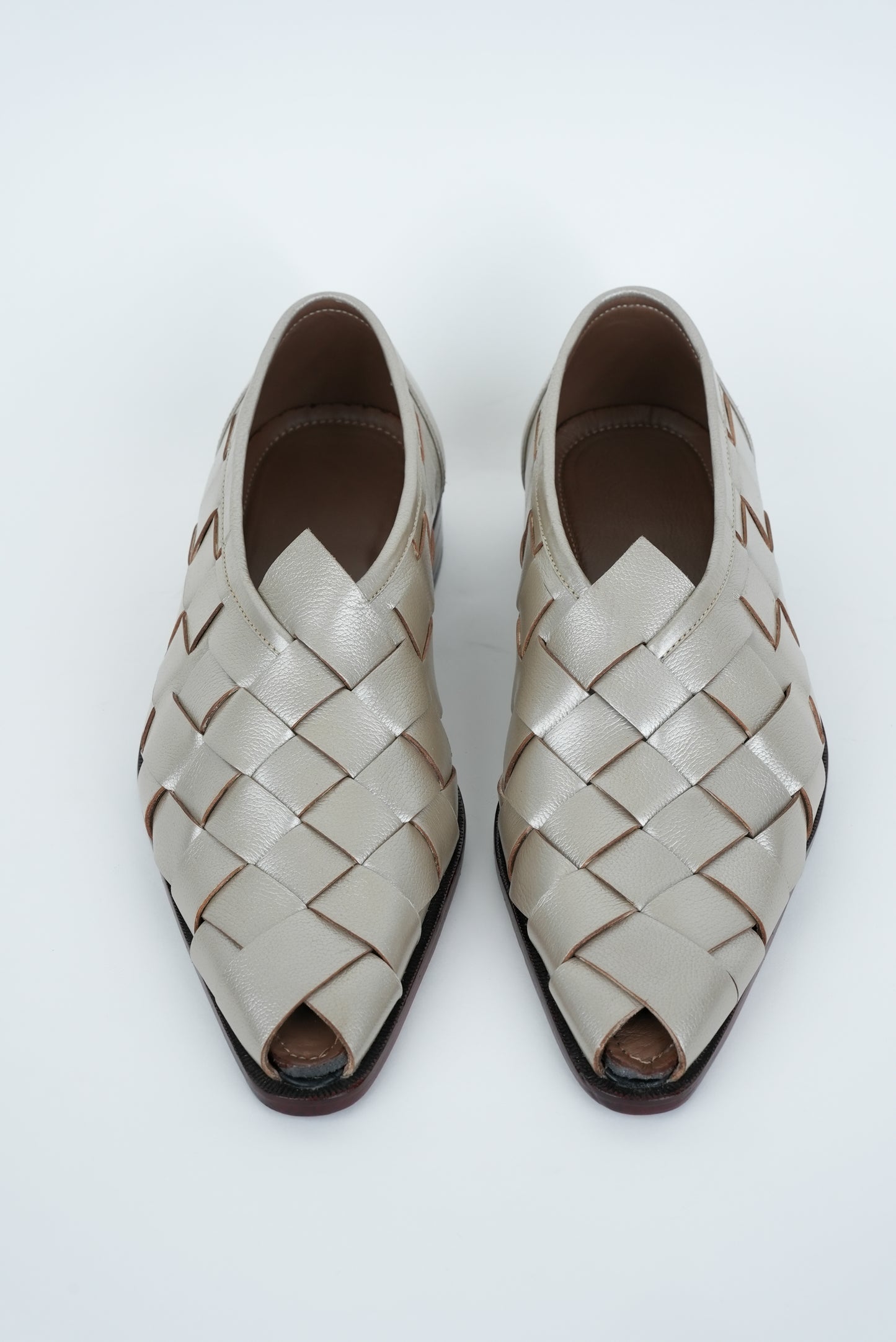 CLASSIC LIGHT GOLD METALLIC  CRISS-CROSS WEAVE  POINTED TOE JUTTI