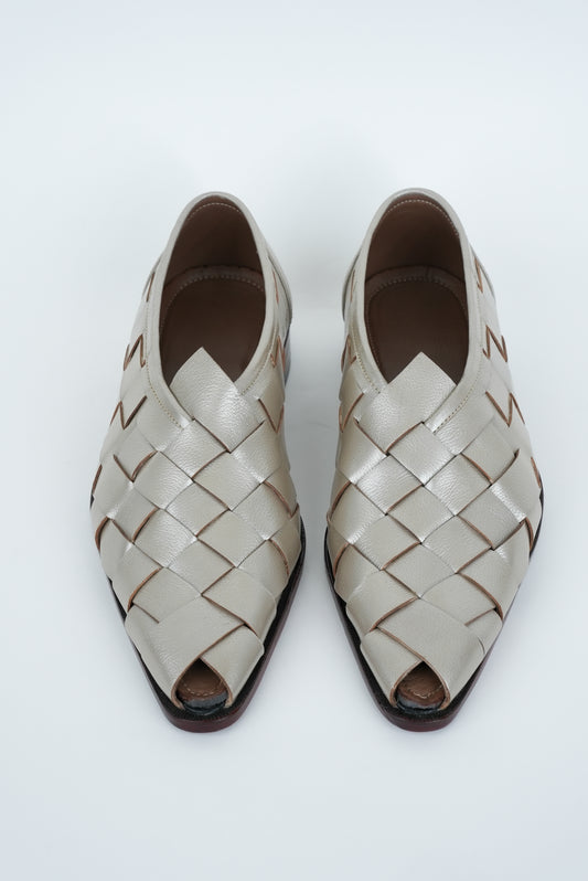 CLASSIC LIGHT GOLD METALLIC  CRISS-CROSS WEAVE  POINTED TOE JUTTI