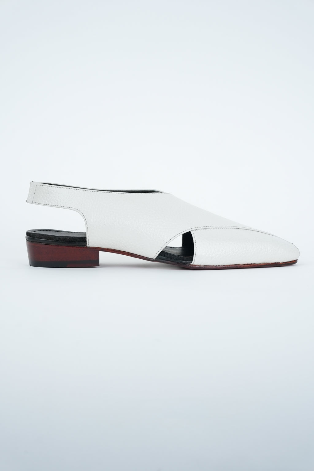 CLASSIC WHITE CRISS-CROSS  STRAP SANDAL