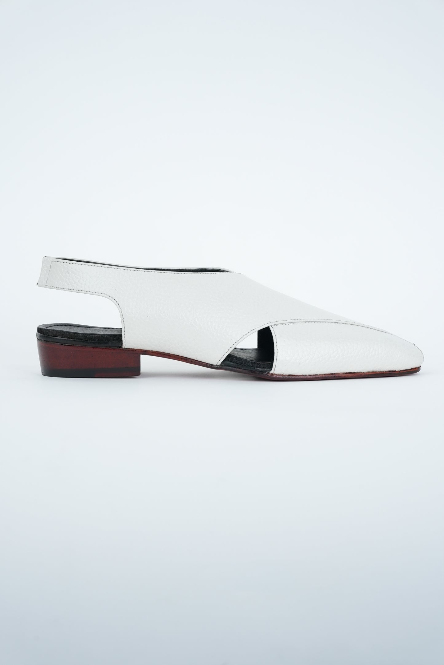 CLASSIC WHITE CRISS-CROSS  STRAP SANDAL
