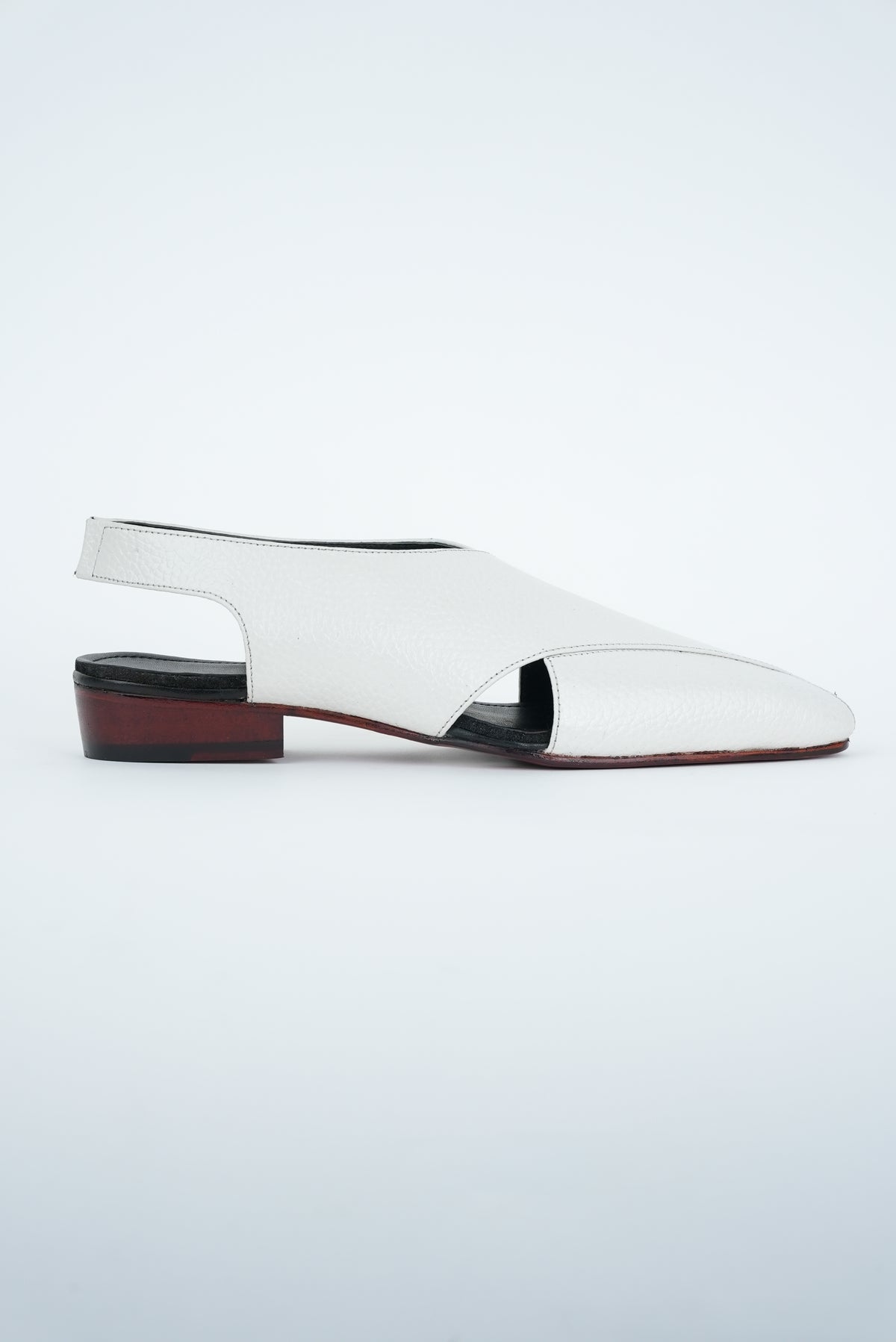 CLASSIC WHITE CRISS-CROSS  STRAP SANDAL