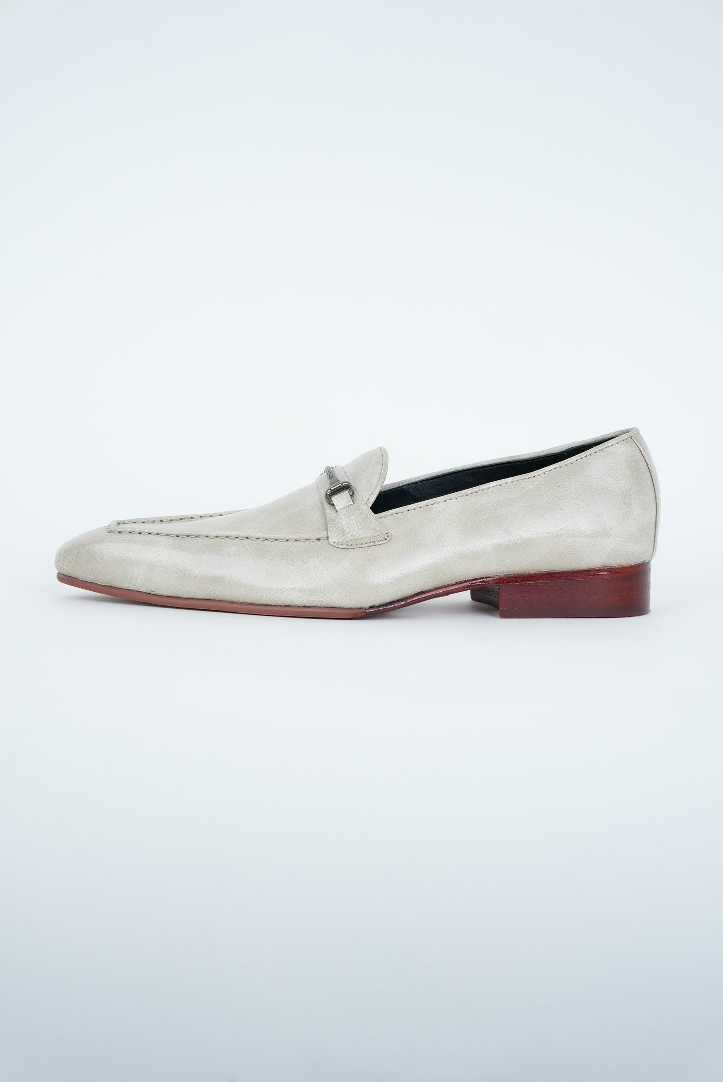 CLASSIC IVORY WITH  POINTED TOE JUTTI