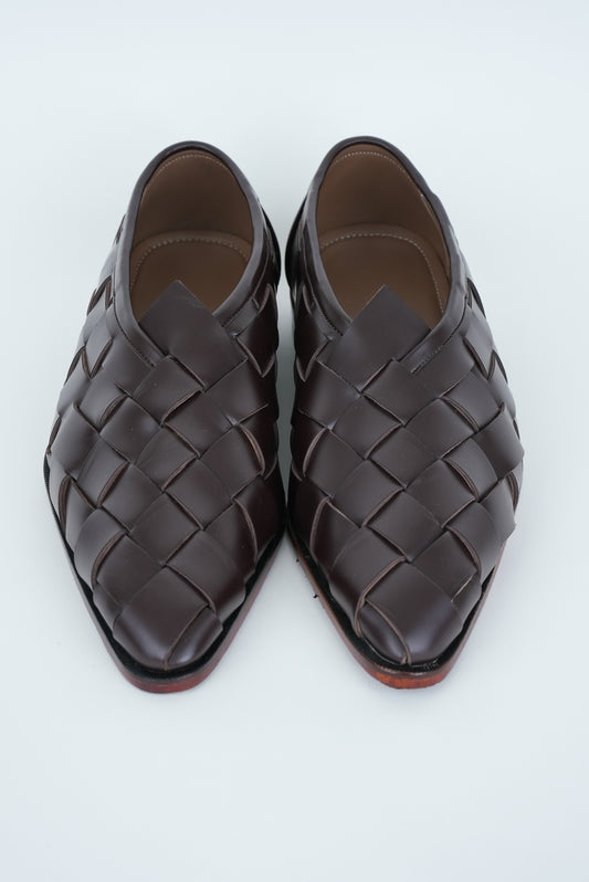 CLASSIC BROWN CRISS-CROSS WEAVE  POINTED TOE JUTTI
