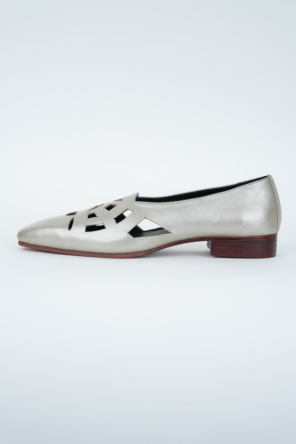 CLASSIC IVORY CUT JUTTI