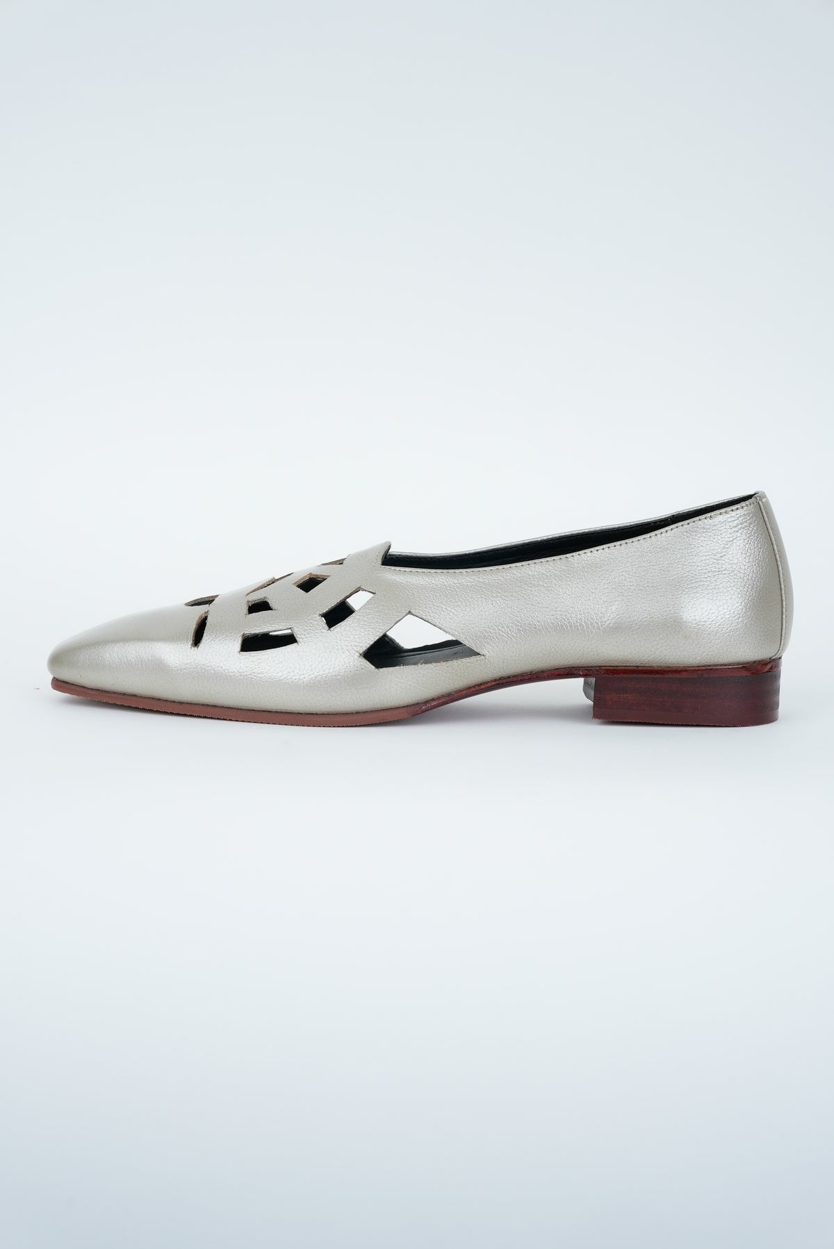 CLASSIC IVORY CUT JUTTI