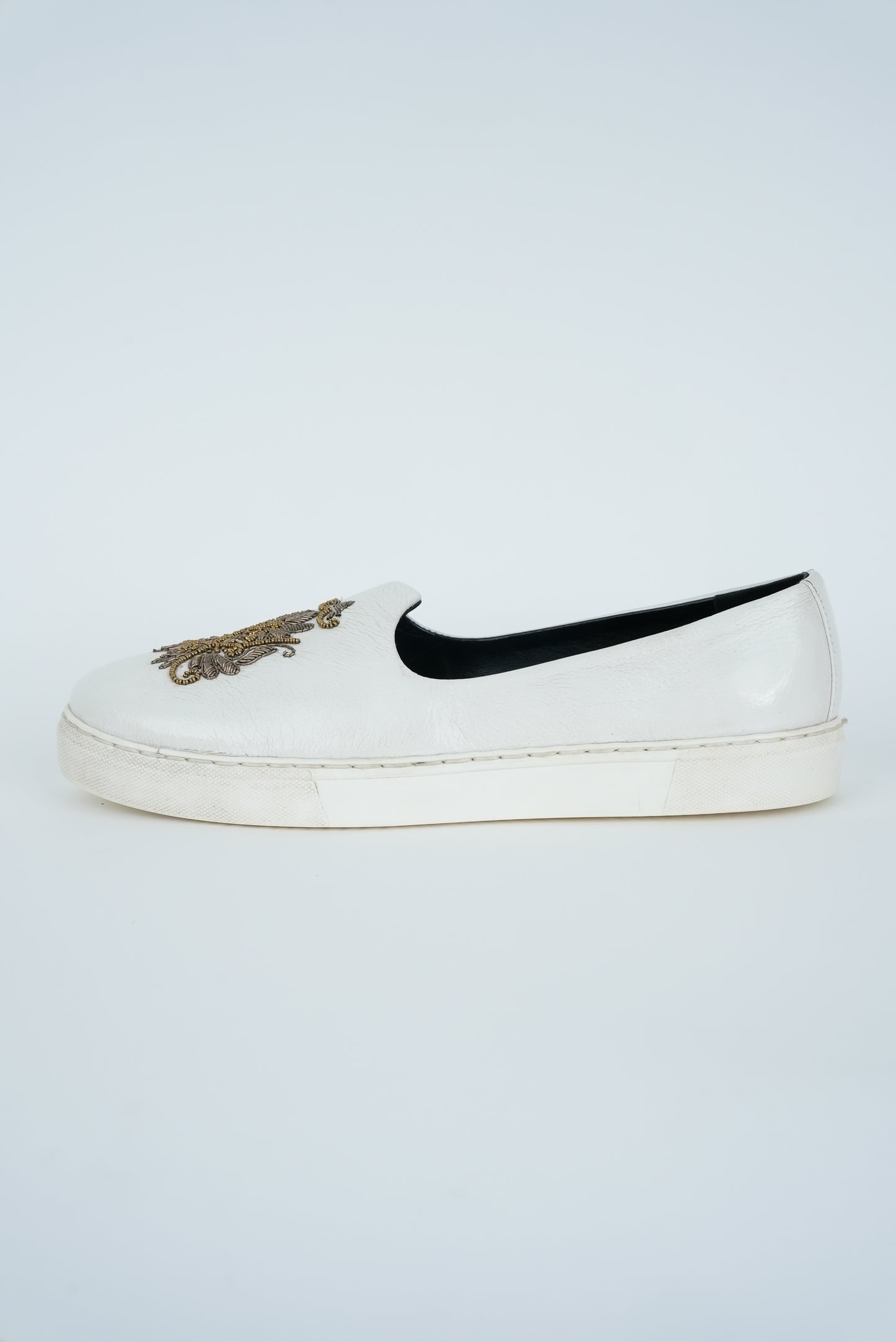 WHITE WITH HANDMADE  EMBRIODERY SNEAKER SOLE JUTTI
