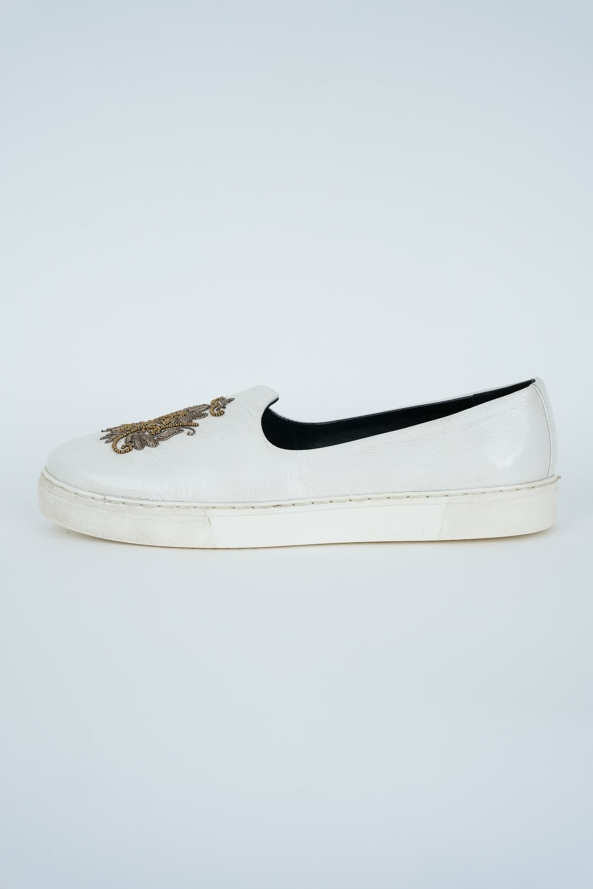 WHITE WITH HANDMADE  EMBRIODERY SNEAKER SOLE JUTTI