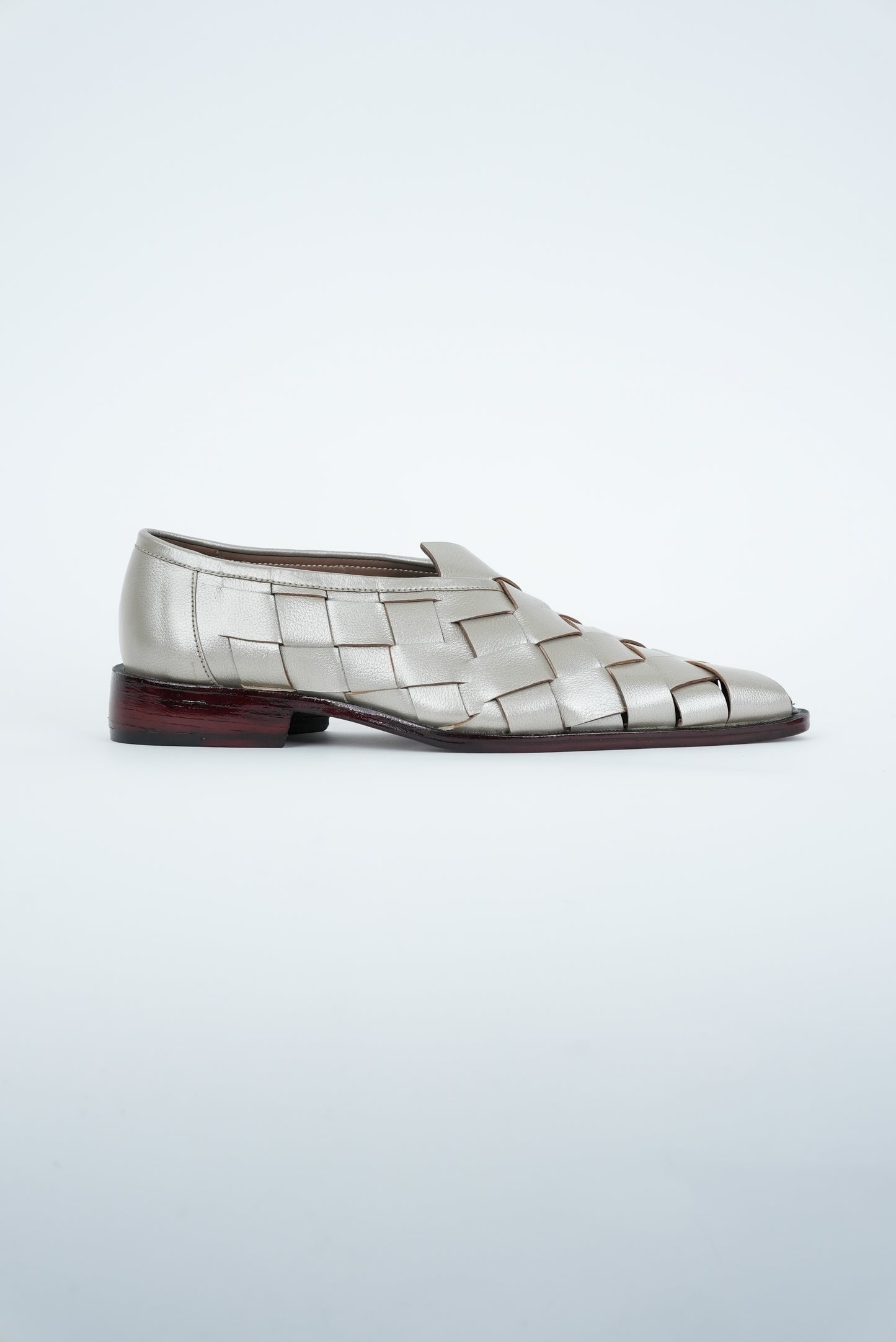 CLASSIC LIGHT GOLD METALLIC  CRISS-CROSS WEAVE  POINTED TOE JUTTI