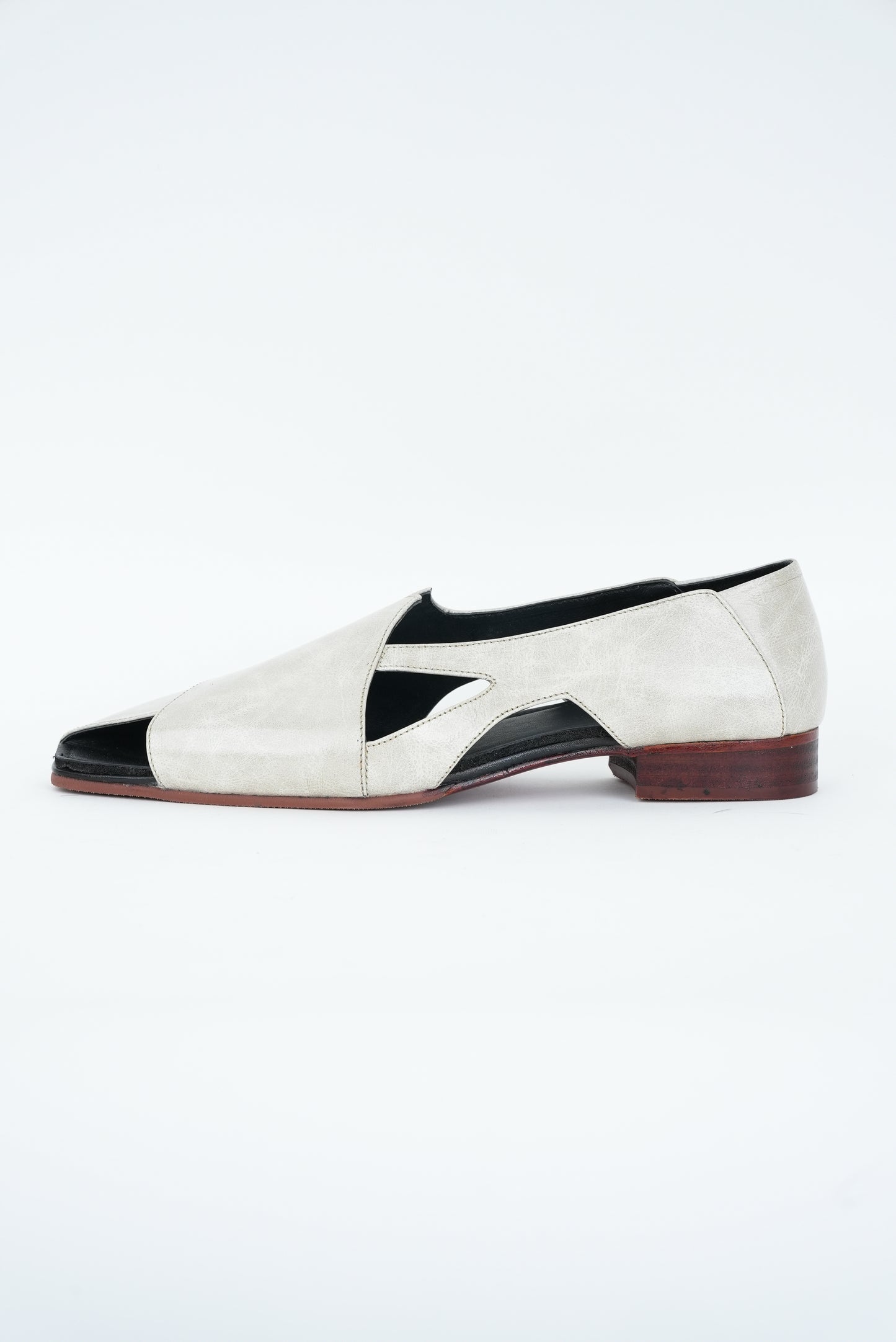 CLASSIC WHITE CUT SANDAL