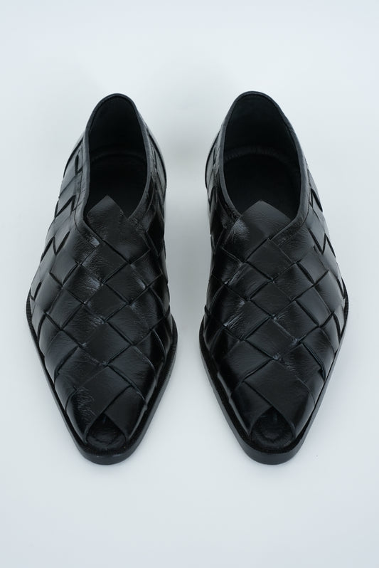 CLASSIC BLACK CRISS-CROSS WEAVE  POINTED TOE JUTTI
