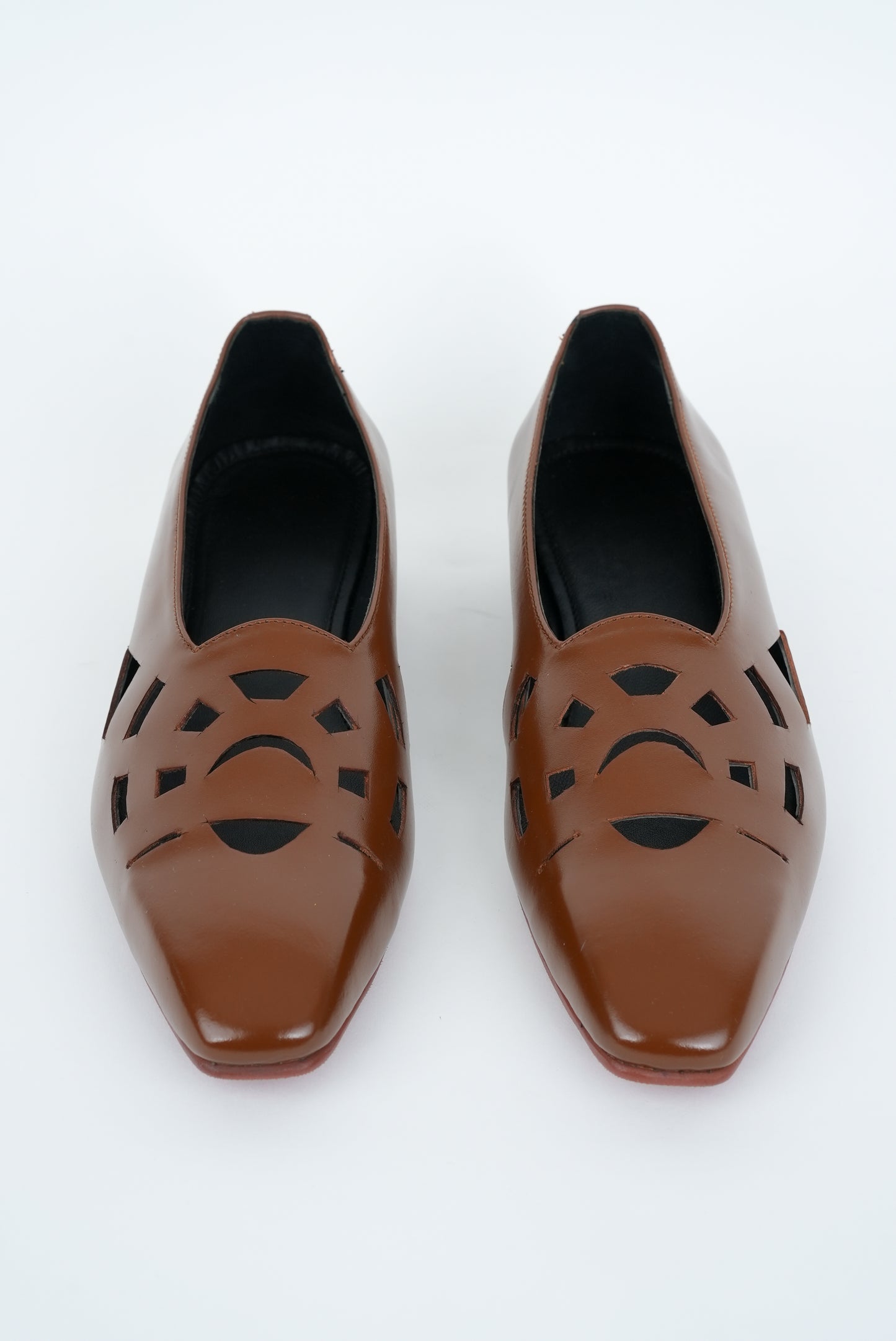 CLASSIC BROWN WITH SQUARE  POINTED TOE CUT JUTTI
