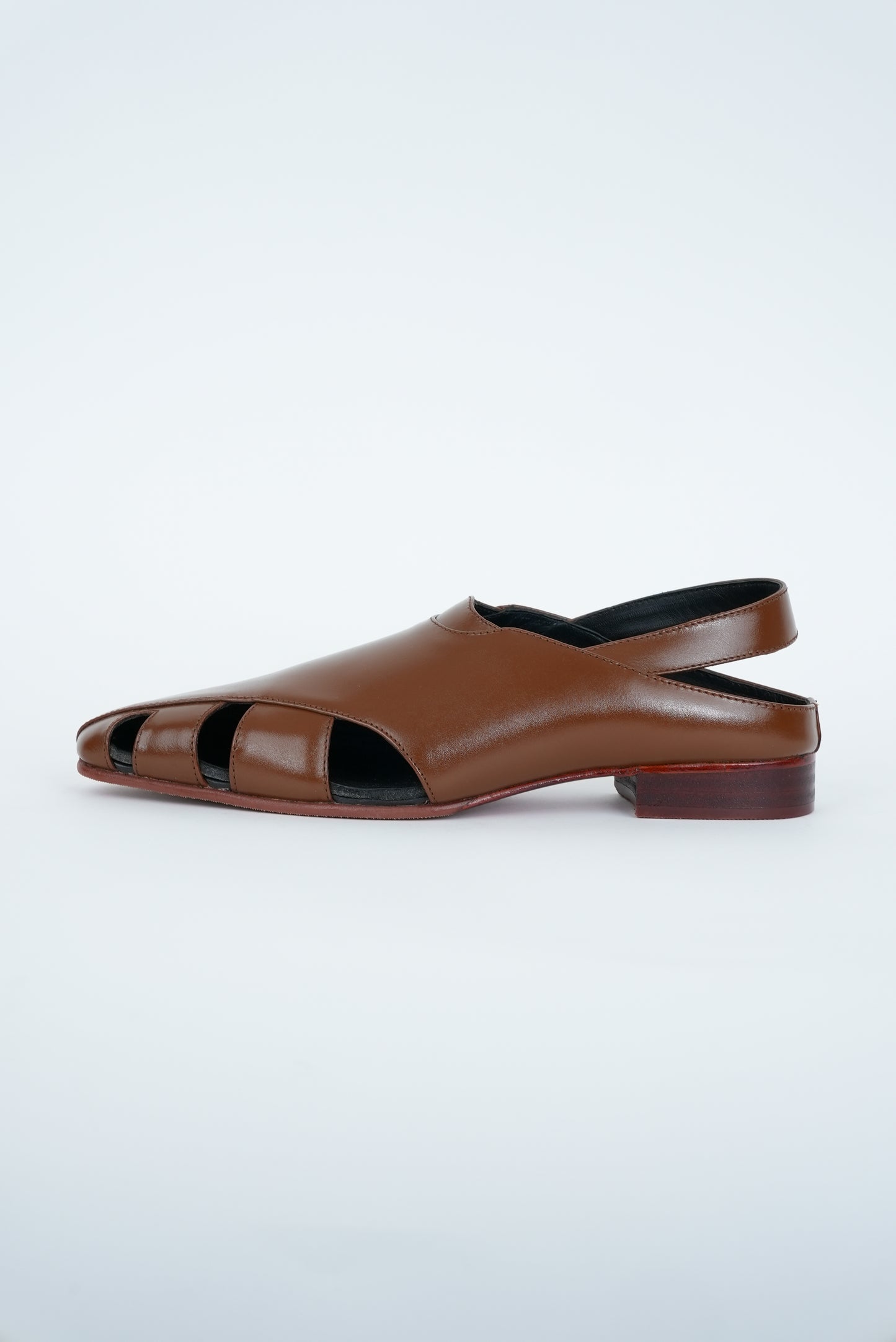 CLASSIC BROWN CUT SANDAL