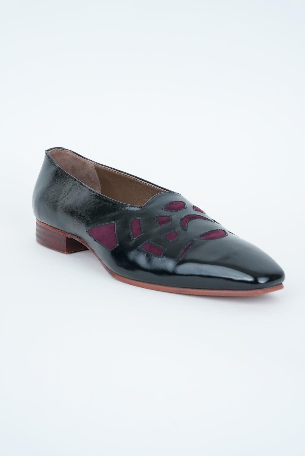 CLASSIC BLACK AND MAHROON WITH SQUARE POINTED TOE CUT JUTTI