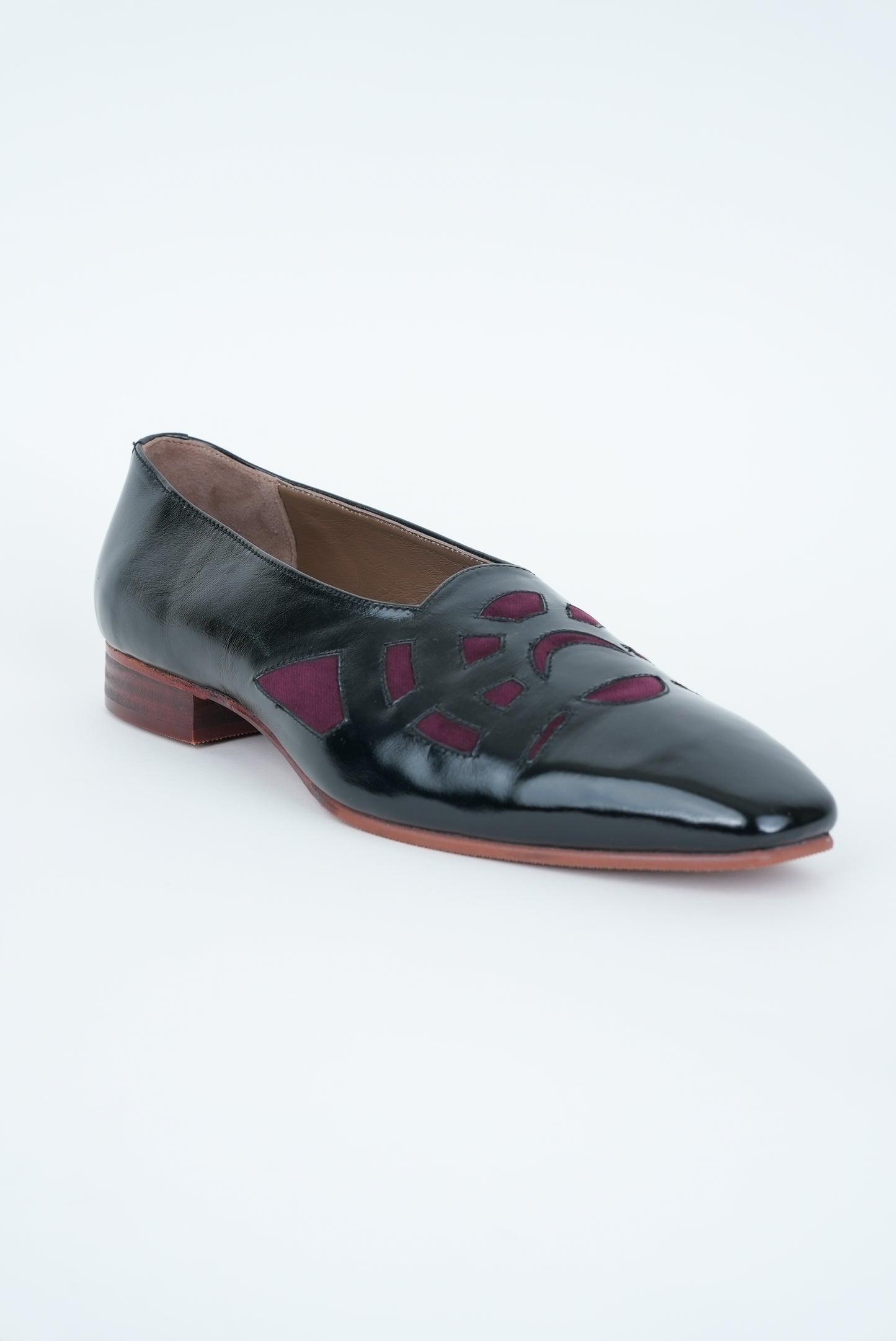 CLASSIC BLACK AND MAHROON WITH SQUARE POINTED TOE CUT JUTTI