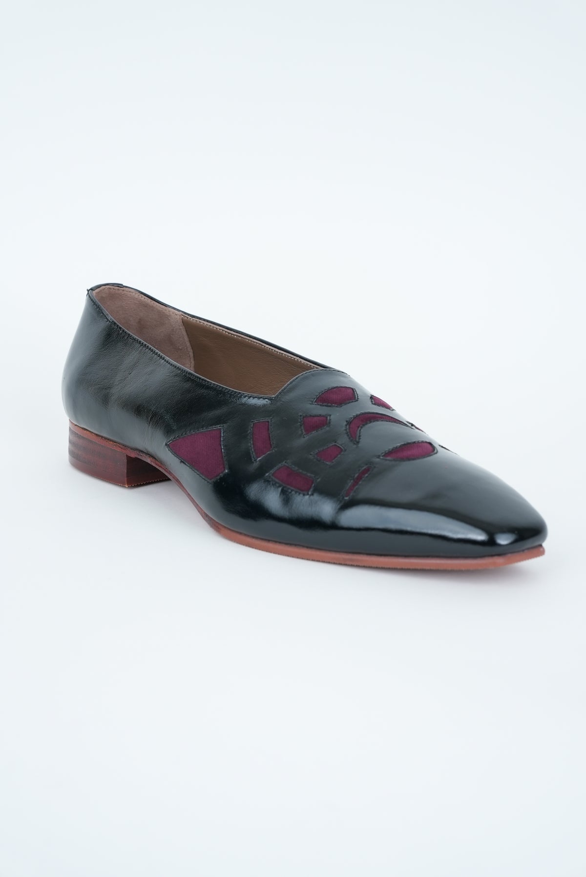 CLASSIC BLACK AND MAHROON WITH SQUARE POINTED TOE CUT JUTTI