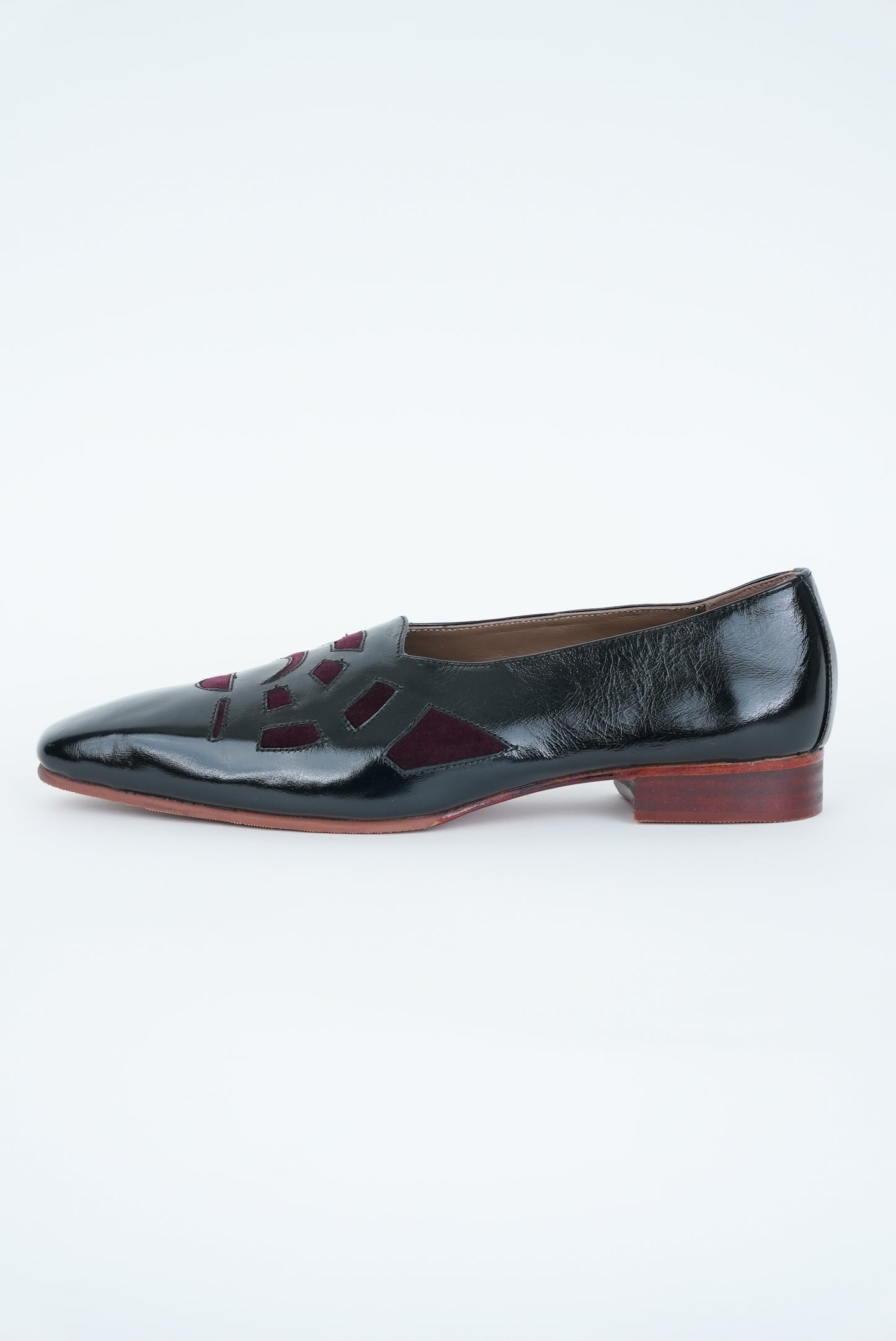 CLASSIC BLACK AND MAHROON WITH SQUARE POINTED TOE CUT JUTTI