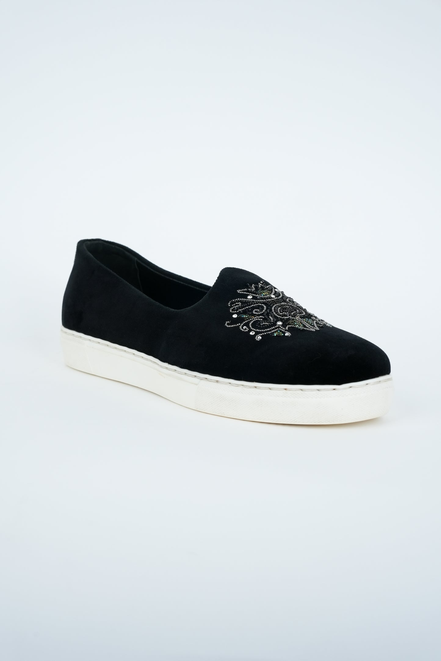 BLACK WITH HANDMADE  EMBRIODERY SNEAKER SOLE JUTTI