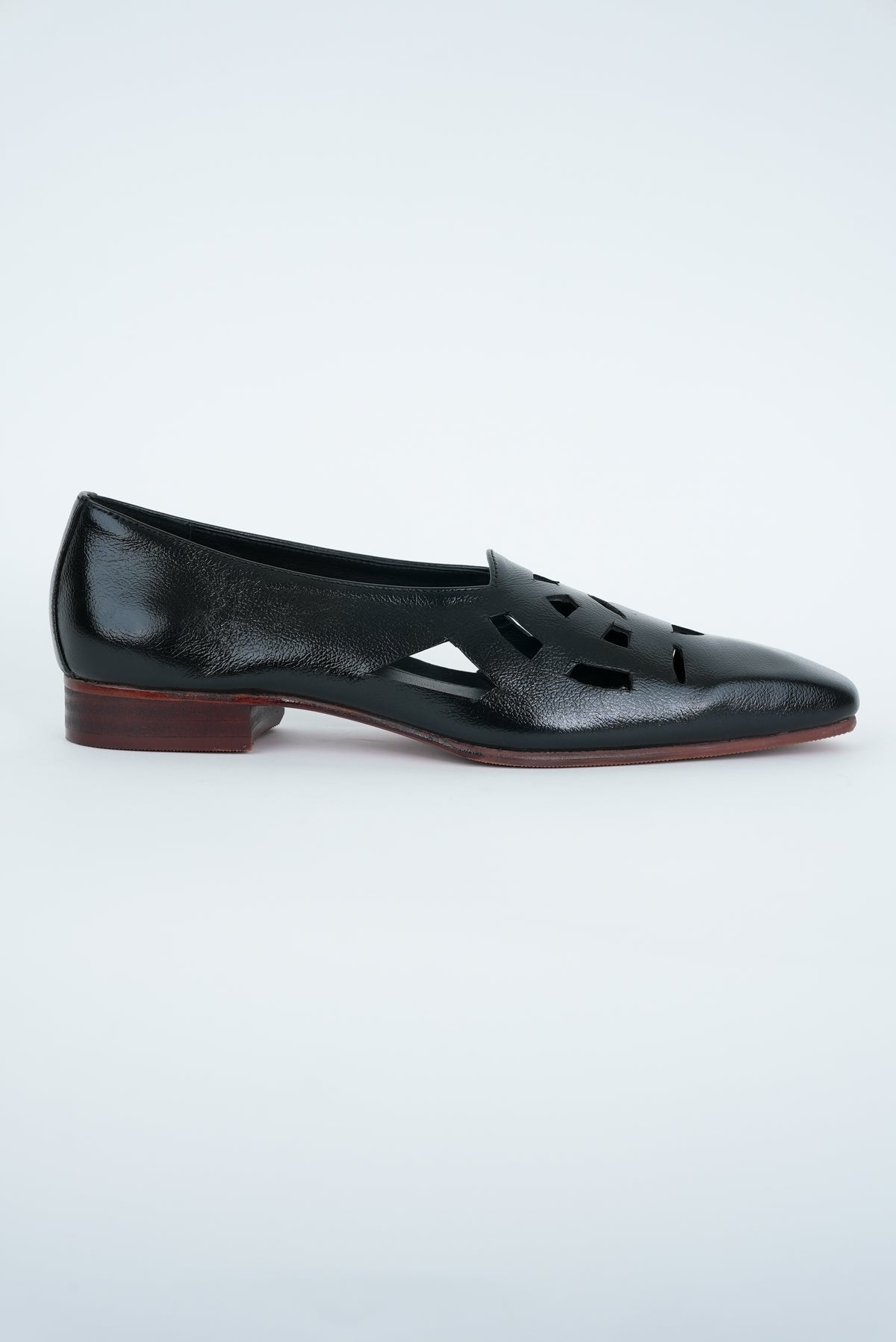 CLASSIC BLACK WITH SQUARE  POINTED TOE CUT JUTTI
