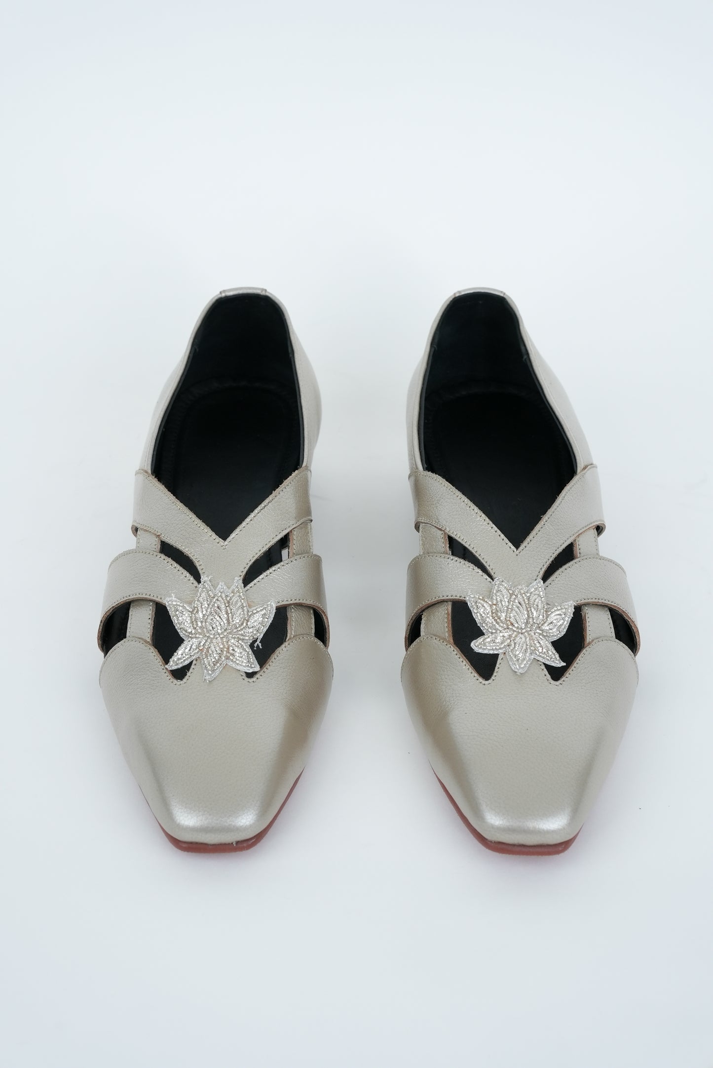 CLASSIC LIGHT GOLD METALLIC CUT  JUTTI WITH BUTTA