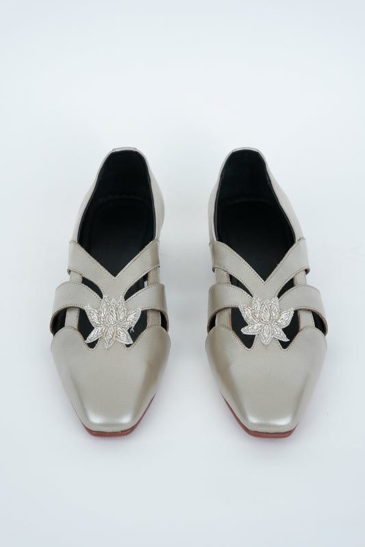 CLASSIC LIGHT GOLD METALLIC CUT  JUTTI WITH BUTTA