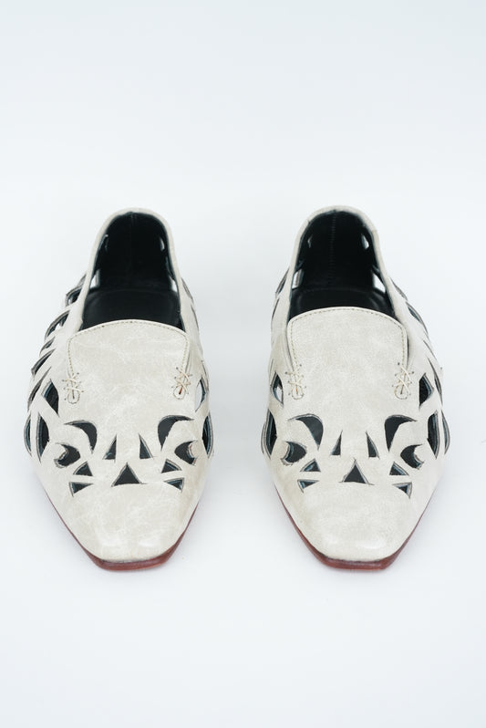 CLASSIC WHITE CUT JUTTI