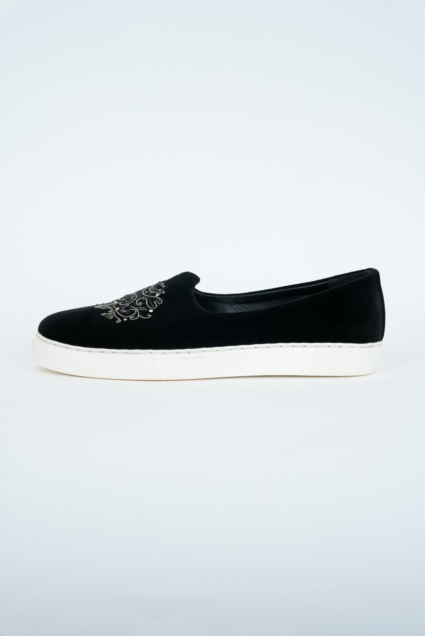 BLACK WITH HANDMADE  EMBRIODERY SNEAKER SOLE JUTTI