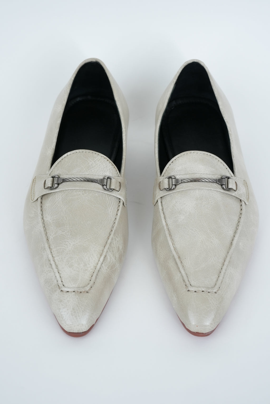 CLASSIC IVORY WITH  POINTED TOE JUTTI