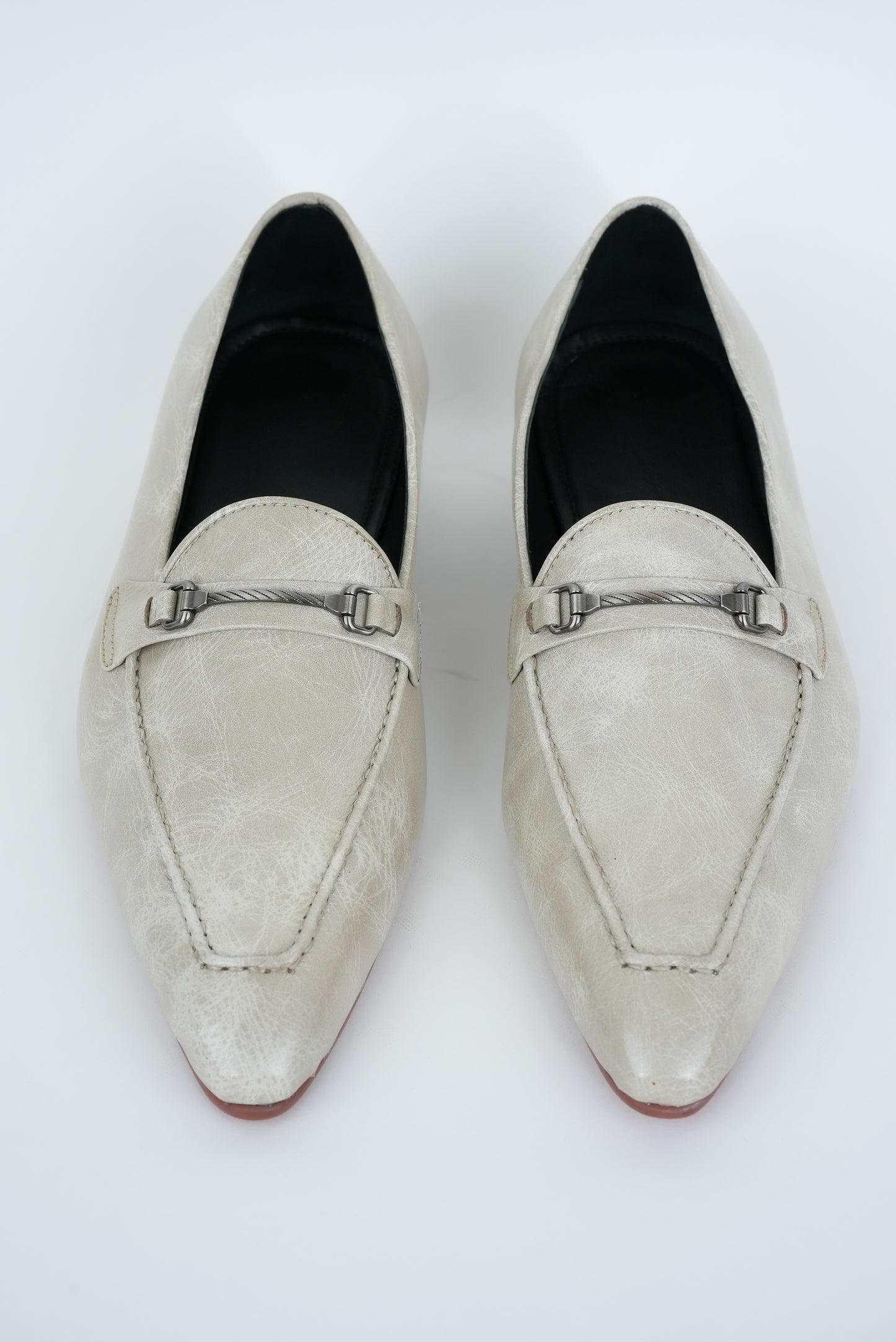 CLASSIC IVORY WITH  POINTED TOE JUTTI