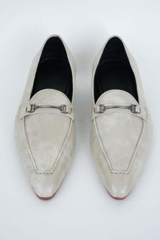 CLASSIC IVORY WITH  POINTED TOE JUTTI
