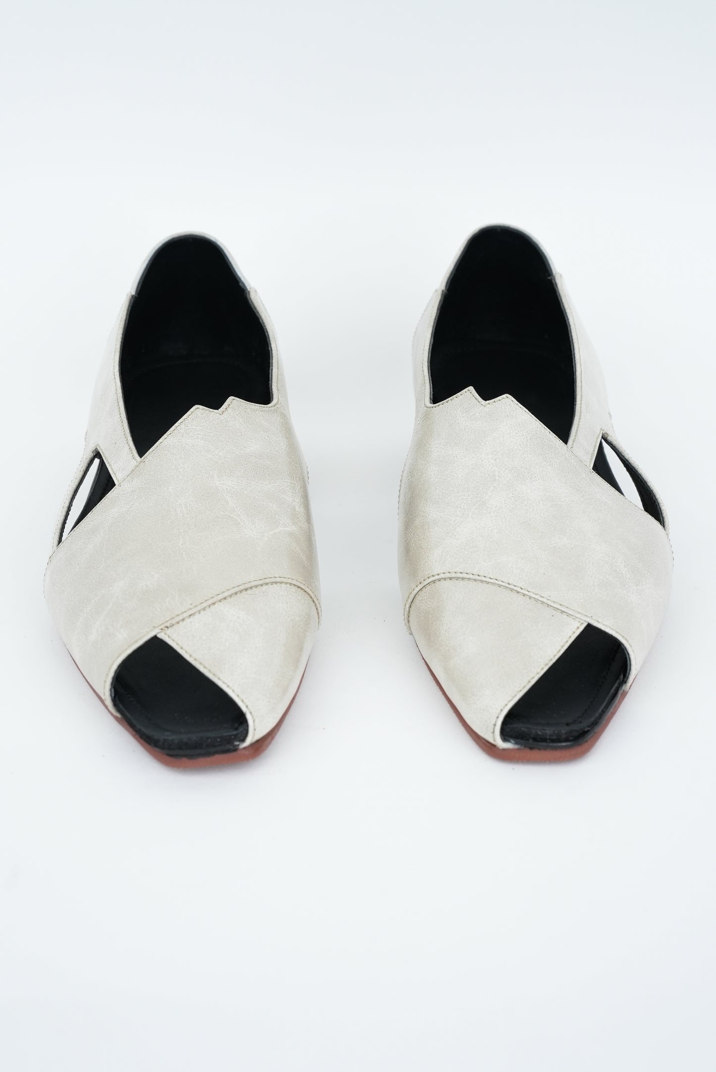 CLASSIC WHITE CUT SANDAL