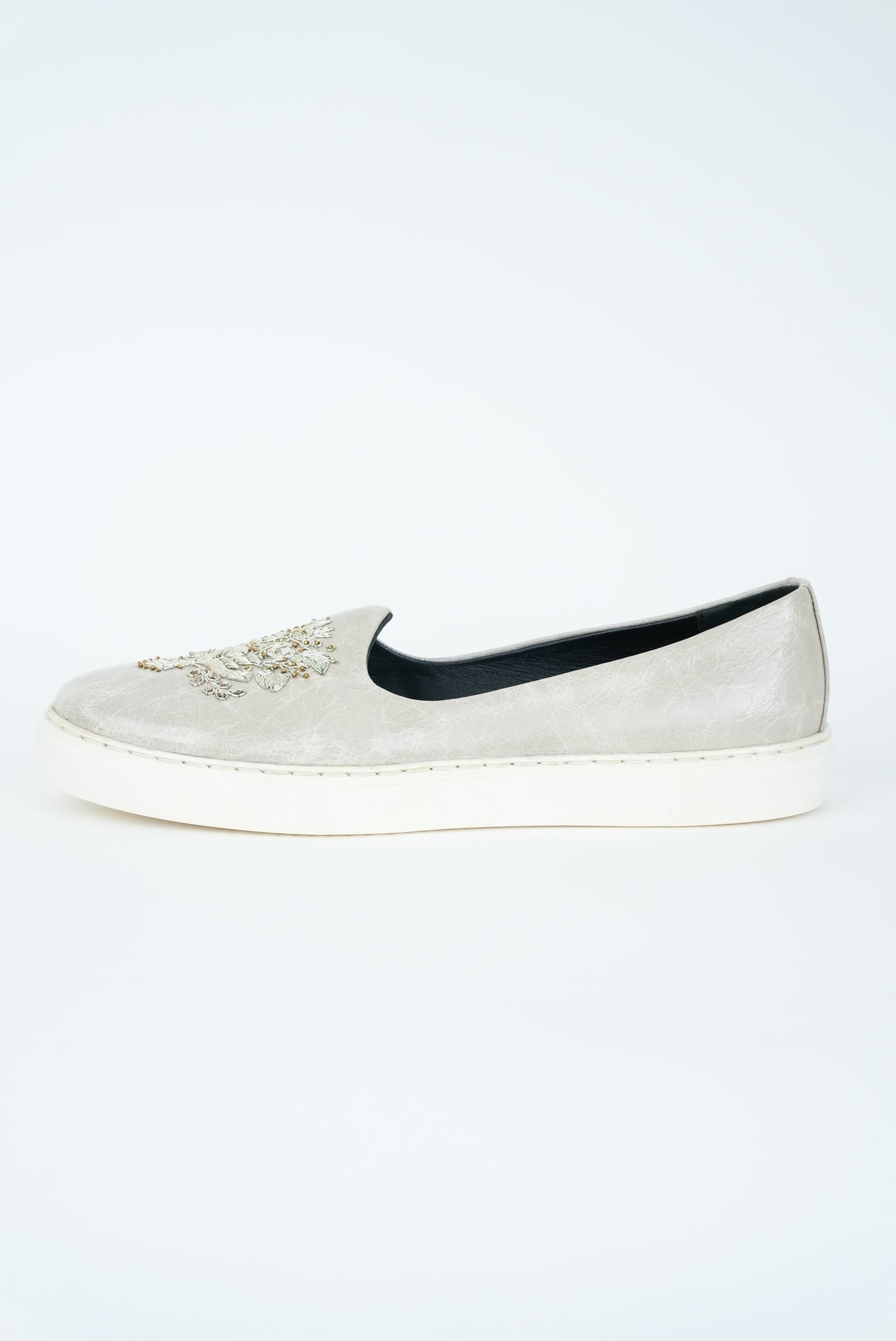 IVORY WITH HANDMADE  EMBRIODERY SNEAKER SOLE  JUTTI