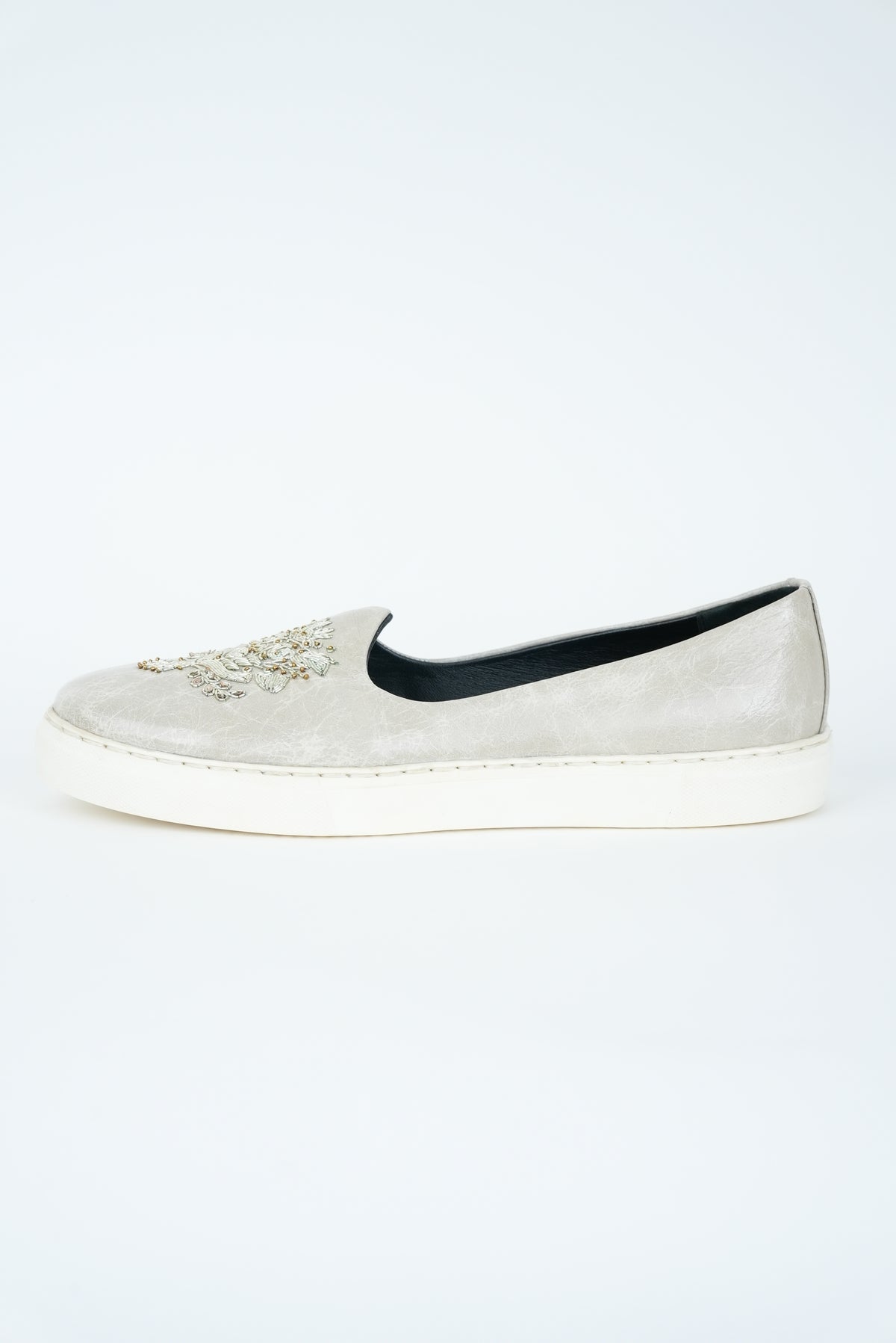 IVORY WITH HANDMADE  EMBRIODERY SNEAKER SOLE  JUTTI
