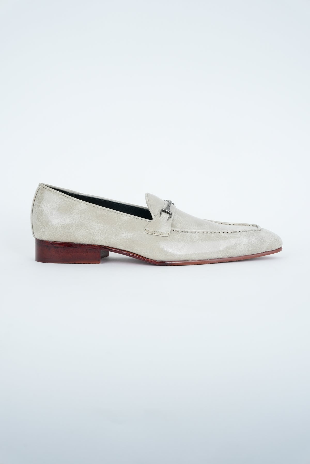CLASSIC IVORY WITH  POINTED TOE JUTTI