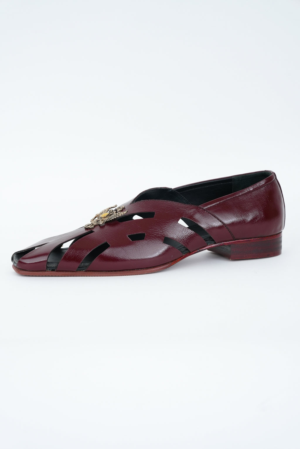 CLASSIC MAROON WITH  GOLD STUD CUT JUTTI
