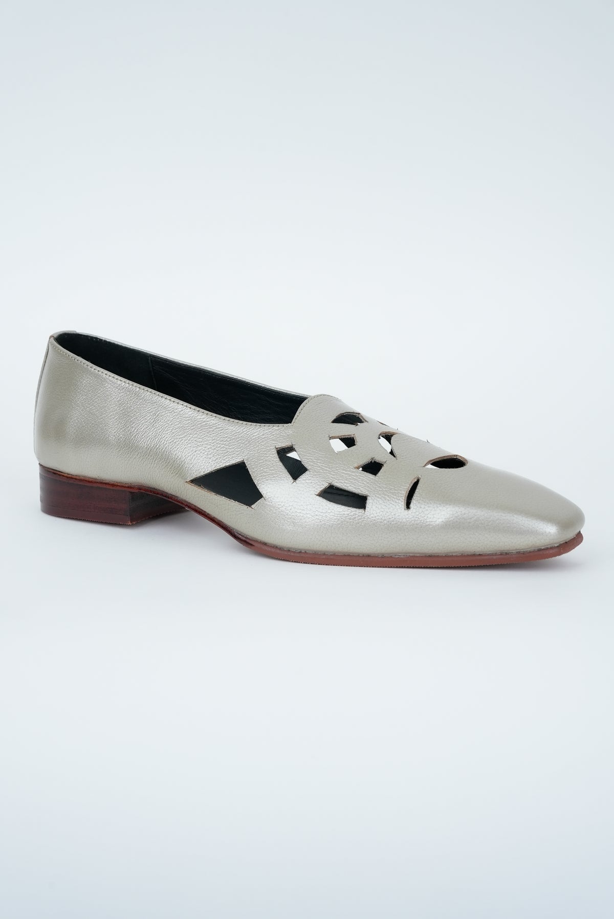 CLASSIC IVORY CUT JUTTI