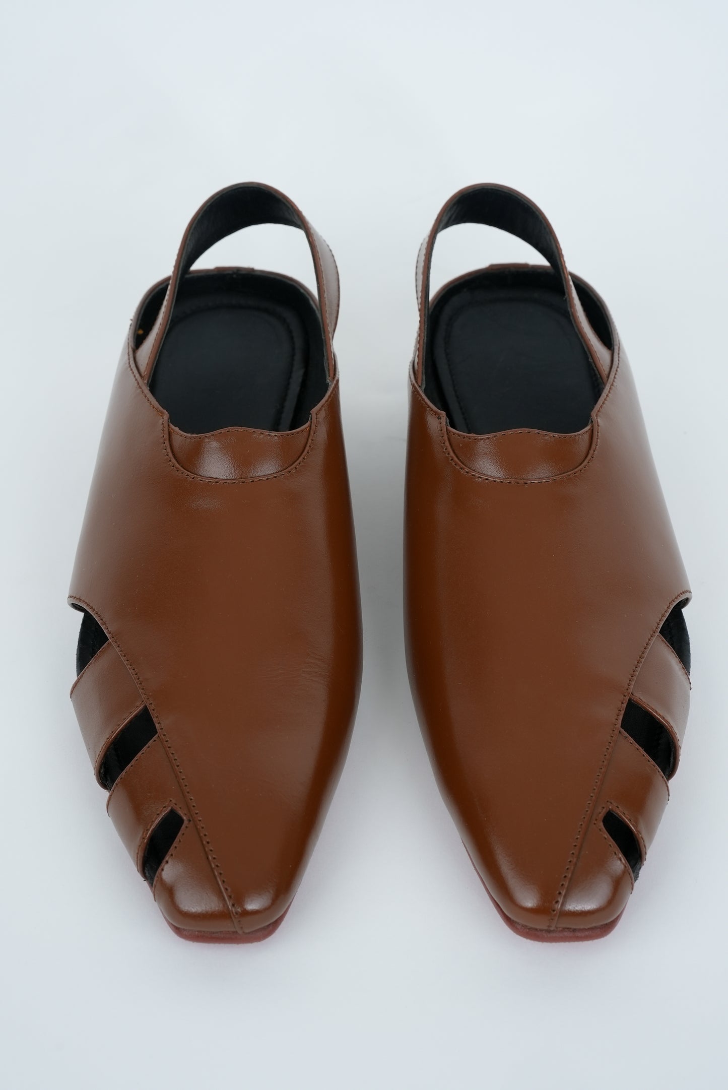 CLASSIC BROWN CUT SANDAL
