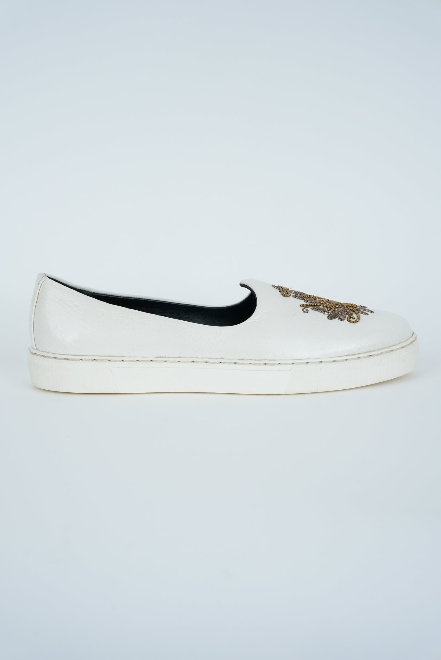 WHITE WITH HANDMADE  EMBRIODERY SNEAKER SOLE JUTTI