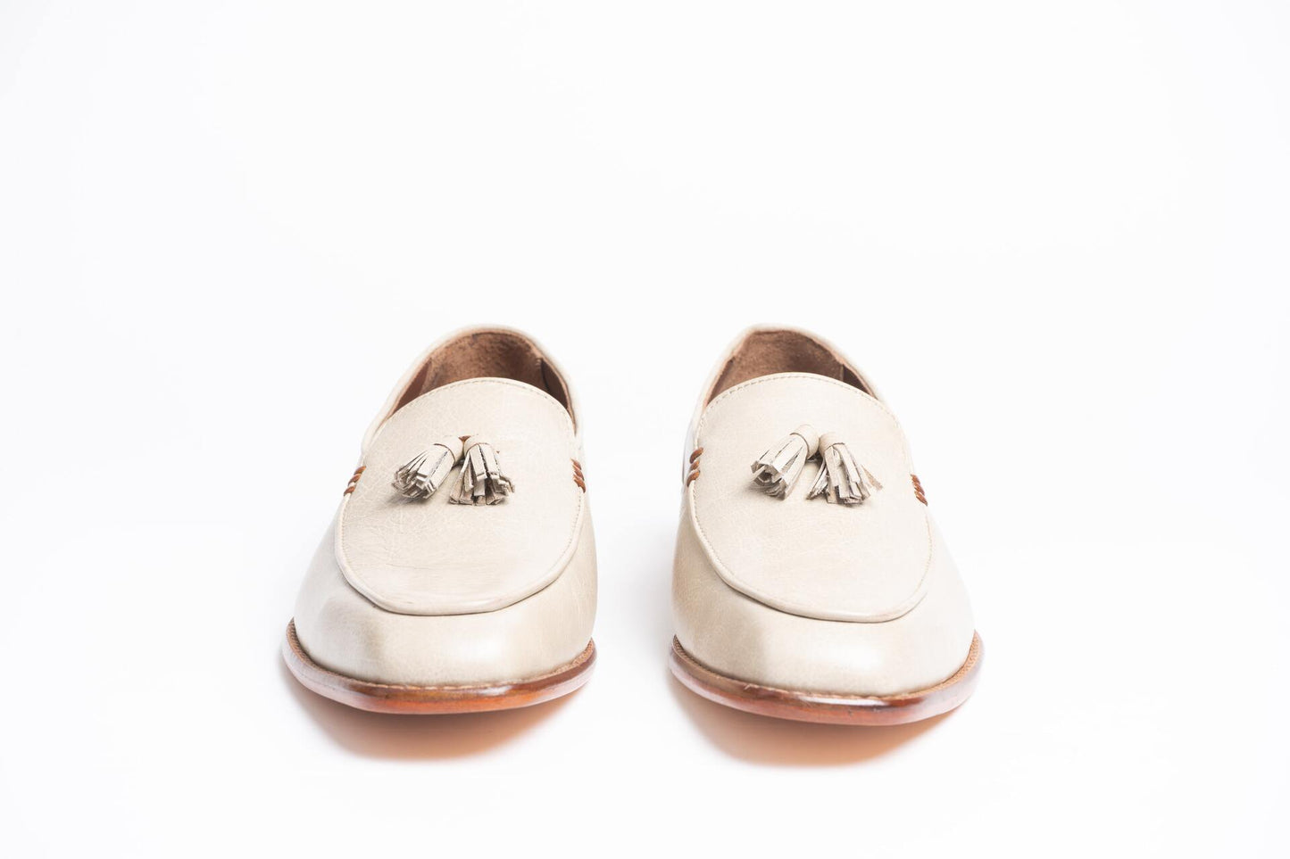 CREAM TASSEL JUTTIS