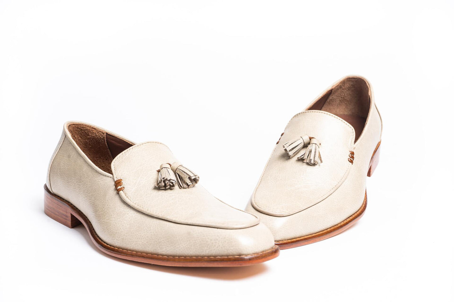 CREAM TASSEL JUTTIS